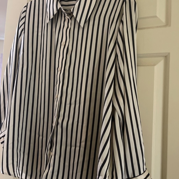 Button down - Picture 2 of 2